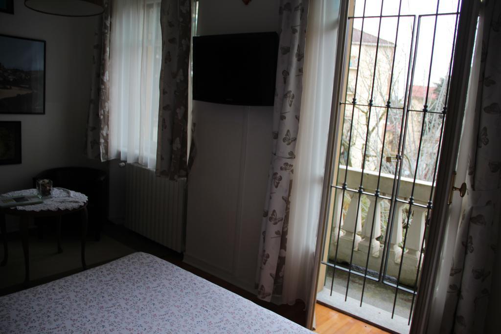 B&B Villa Ferrari Asti Exteriör bild